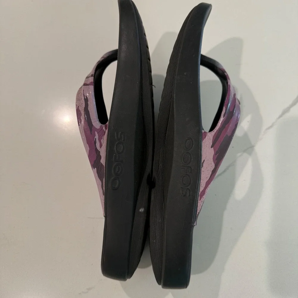 OOFOS OOriginal Recovery Sandals Womens 10 EU 41 Black‎ Purple Camo Flip Flops